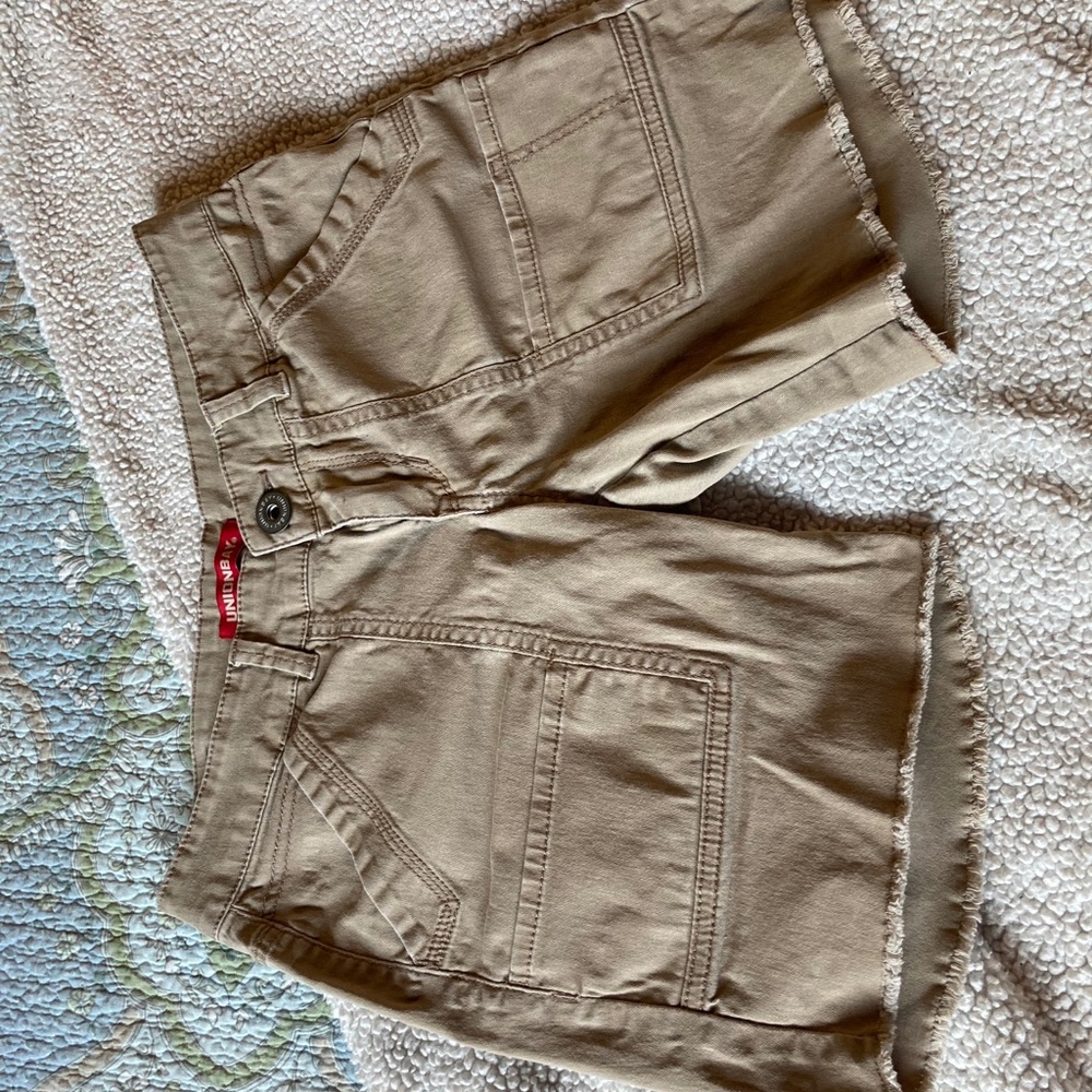 Women’s cargo style shorts